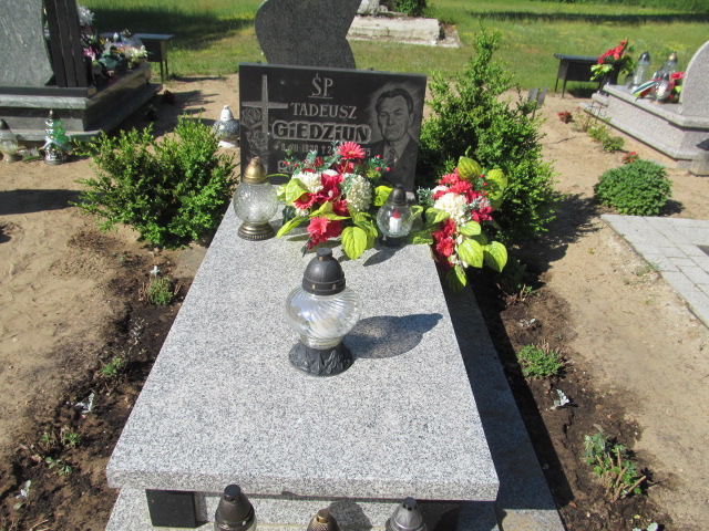 Grób Tadeusz Giedziun